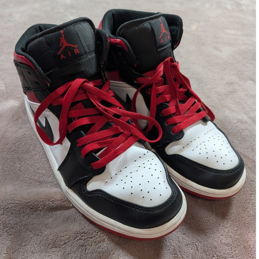 Jordan Air Jordan 1 Mid Mens 9 Black White Red Black Toe DQ8426-106 Sneaker